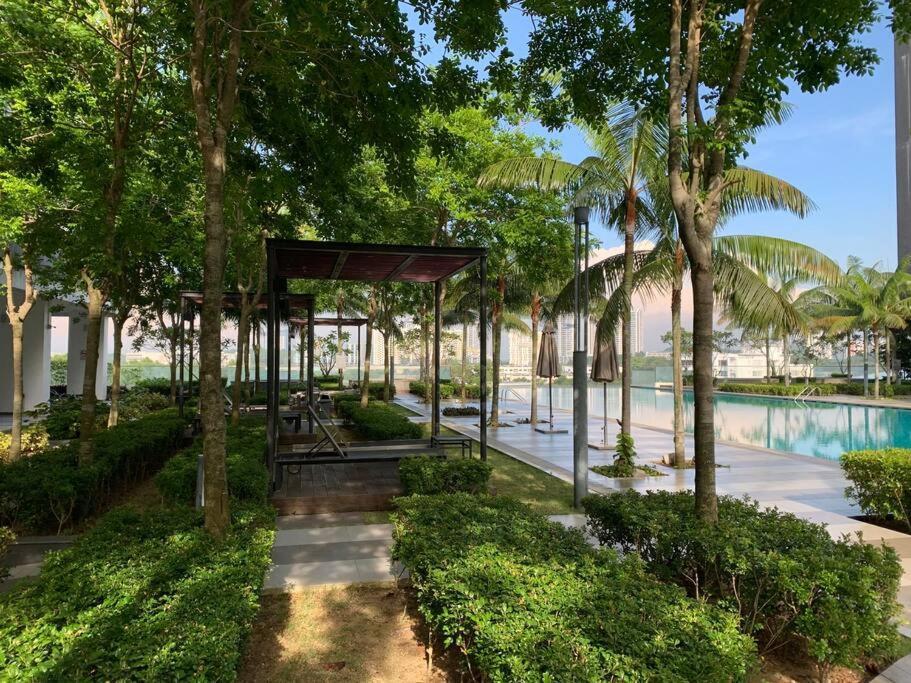 Stylish Romantic Couples Getaway - Netflix&Relax 7 Cyberjaya Extérieur photo